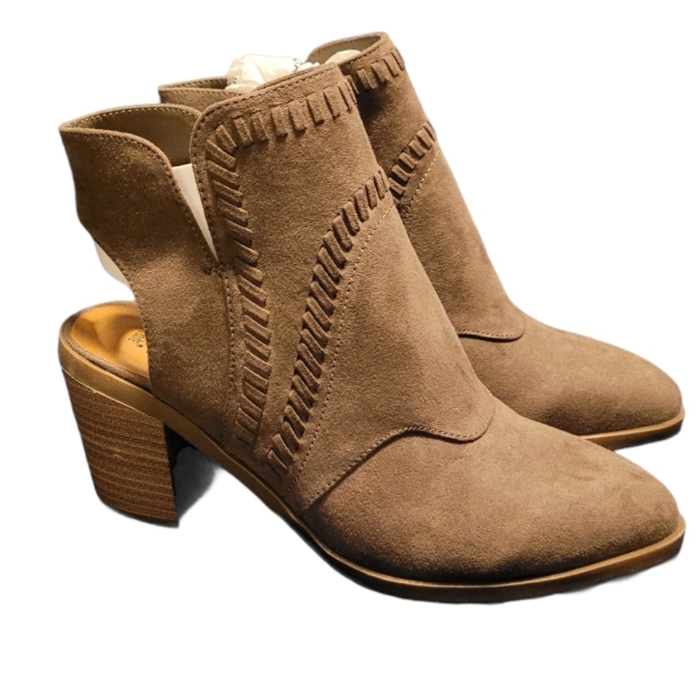 Women's Tan Ankle boots Never Worn still with tags.